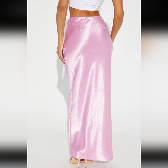 Pink satin maxi skirt - Picture 6 of 9